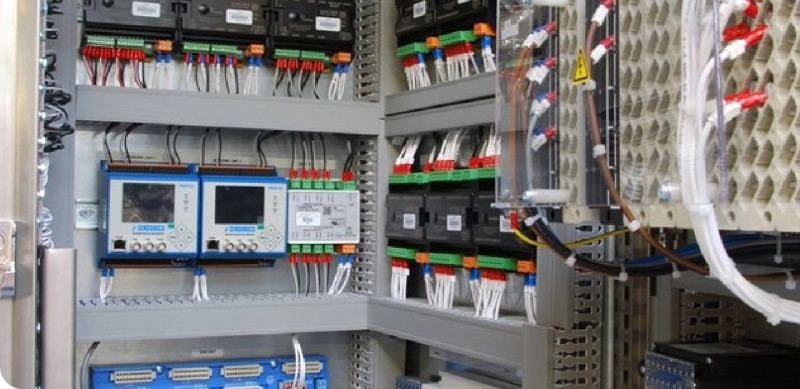 Single phase output UPS 230V